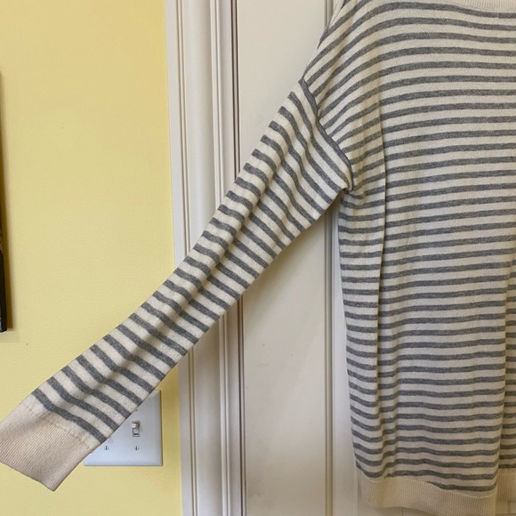 Grey and white striped Gap sweater - Picture 3 of 5